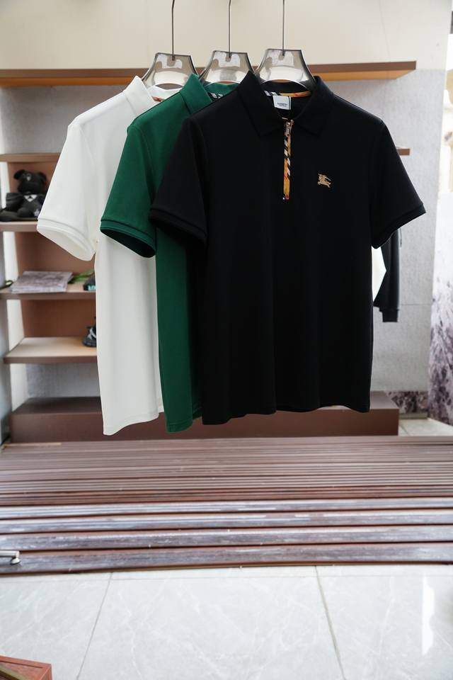 Bbr 巴宝莉重磅推荐！2025早春。新品 专柜在售 时尚高端男装Polo-胸前Logo个性时尚 进口顶极高密度丝光珠地，极为亲肤舒适 摸上去非常的细腻，质感很