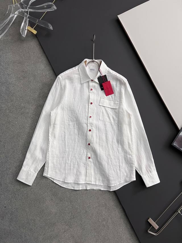 Kiton*25春夏新品 极简运动中东麻料特制，穿上新颖时髦面料舒服透气，穿着非常舒适 低调不失奢华 穿出去非常有档次。裁剪亦无需多言 上身精致跃然 真正殿堂级