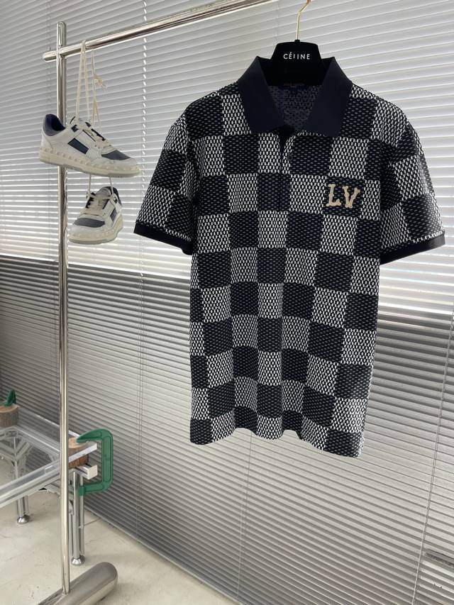 驴牌 2025春夏棋盘格烫钻字母翻领针织Polo.精致工艺专柜面料，顶级元素融合打造，经典短袖3标齐全，潮男时尚，无论是上身舒适度还是都是无可比拟的存在合身版型