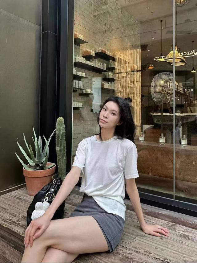 Ra2025夏季新款不规则下摆Tee。莫桑蚕丝面料，舒适凉感，自然遮肉的腰部不对称设计Sml