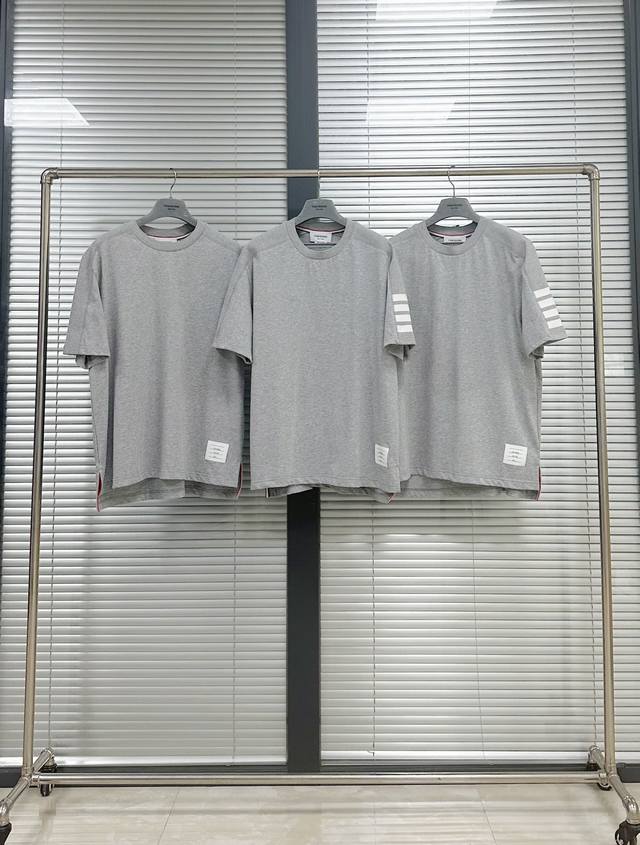 Tee Tb螺纹四杠短袖T恤色织四杠罗纹 高定纯棉面料 版型宽松挺括 面料采用228克丝光棉面料 凉爽吸汗透气 经典前短后长 男女通码 情侣款 Size：1 2