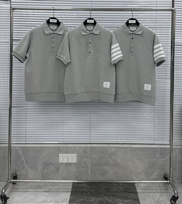 Polo 水波纹华夫格短袖Polo定织纺染采用420克 洗后455克 全棉华夫格材质 手臂4Bar循环面料纯手工拼接 定制红白蓝织带2 5Cm 定织全棉螺纹包含