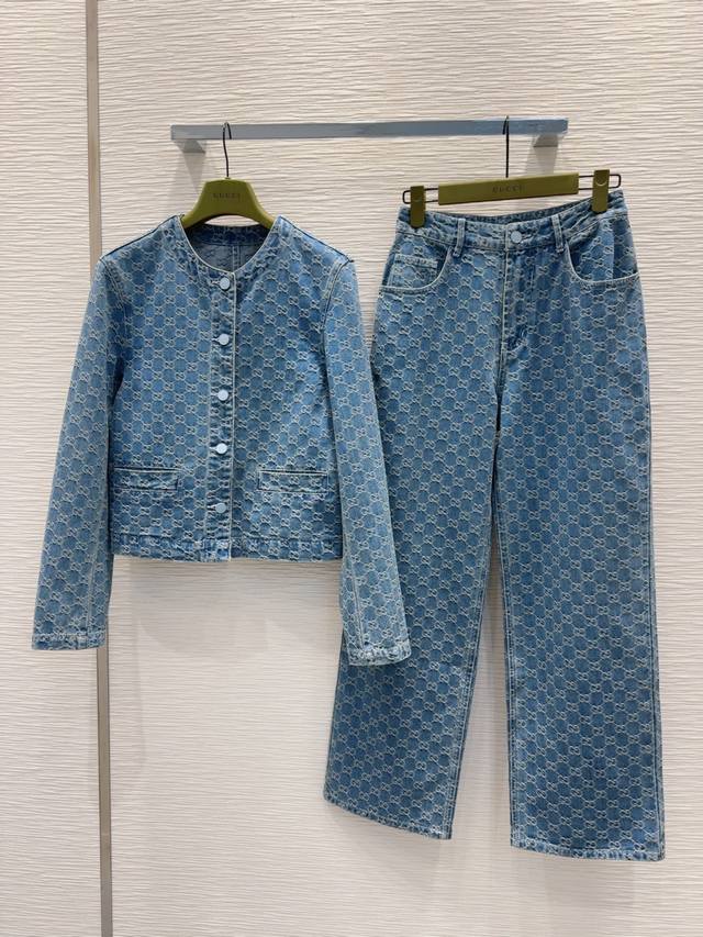 Gucc* 2025Ss新款 高版出品~超时髦新款丹宁牛仔 个性色调上身又酷又飒爽 纹理细腻，棉感自然，既有筋骨感又不失柔软，超级漂亮！细节做工超级好，新品现货