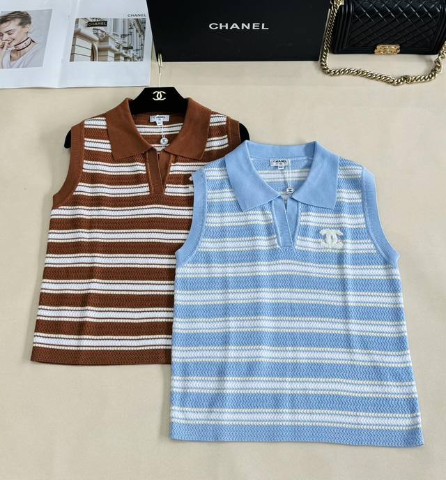 Chane*25夏季新款针织无袖Polo衫 条纹元素复古又时髦 配色清爽 沉稳 自带高级感 无袖设计适配多季穿搭 轻松打造精致法式风格 日常出街或轻商务场合都能