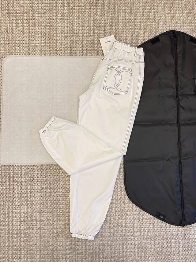 裤子 Chan’1 25Coco Beach新品上线明线裁剪蝴蝶结飘带连帽外套松紧长裤Yb一比一开发 最高版本发售定制撞色车线刺绣工艺 跟对细节~~简简单单的剪