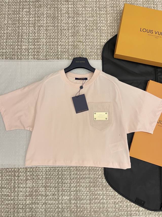 Lou’S Vuit’On 25Ss新品上线口袋拼接牛仔布老花短袖T恤Yb一比一开发 最高版本发售老花牛仔拼接的口袋加持 极具特色低调又显奢华36.38.40