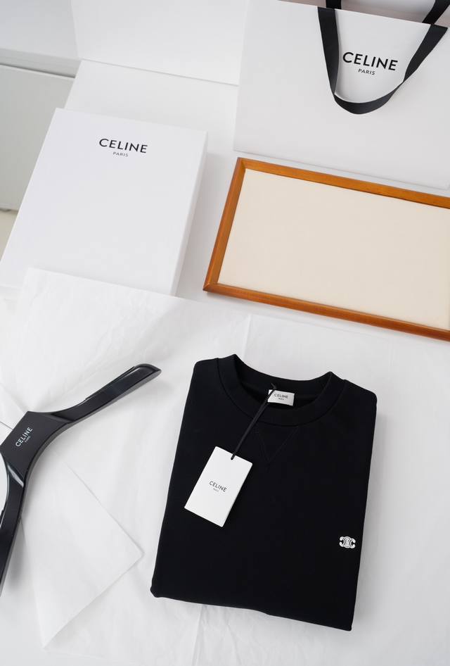 2025Ss新品 Celine Triomphe棉质抓绒宽松卫衣 -经典圆领套头运动设计，是日常的常备实穿单品，风格简约却有个性，胸前饰以白色刺绣品牌凯旋门图案
