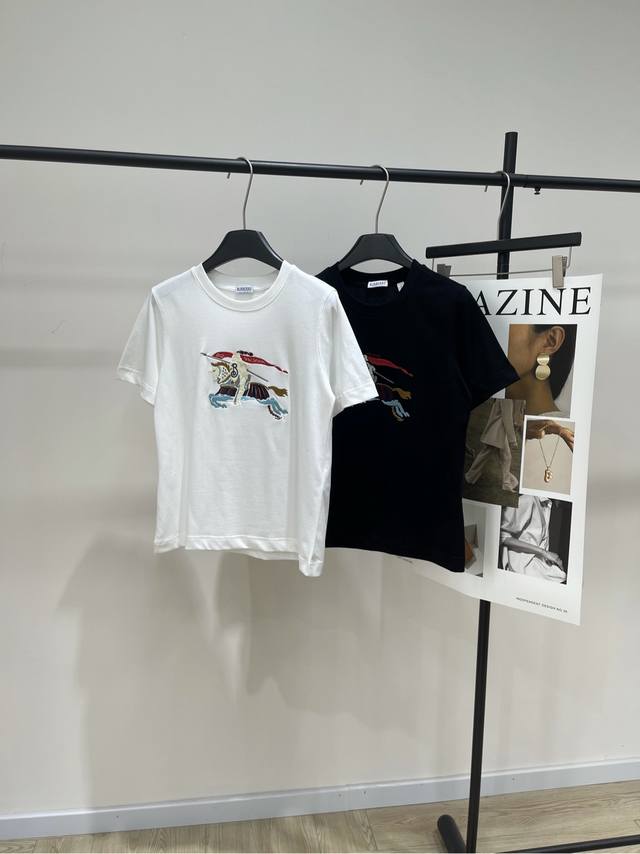 Bbr战马刺绣短袖T .，面料：全棉颜色：白色、黑色Bbr25早秋限定新款立体定制刺绣图案圆领撞色T恤出货圆领设计简洁好穿 走在街上吸睛度满分颜值与舒适兼具！你