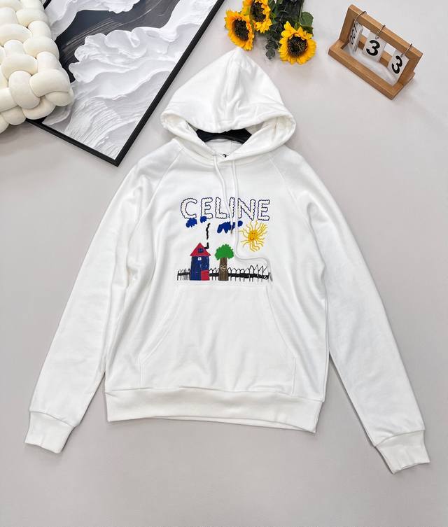 Celine2025新款印花连帽童趣卫衣，定制Yb原生全棉材质 穿搭透气 舒适有型 抽绳连帽卫衣剪裁 版型宽松 胸前标志性字母印花+童趣感手绘插画街景图案 尽显