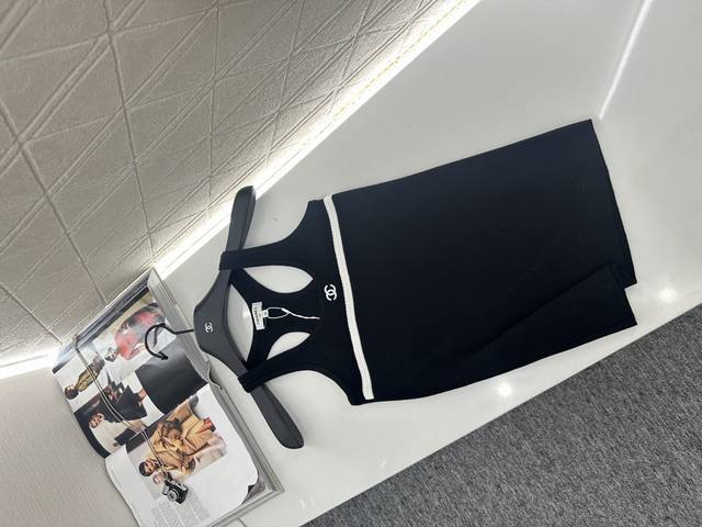 Chane*2025新品上架 百搭基础针织背心定制Yb羊绒纱线织造 质感舒适 透气弹力 圆领背心剪裁 工字肩带形成圆领 与胸前双C徽标呼应 凸显穿搭高级感 通体