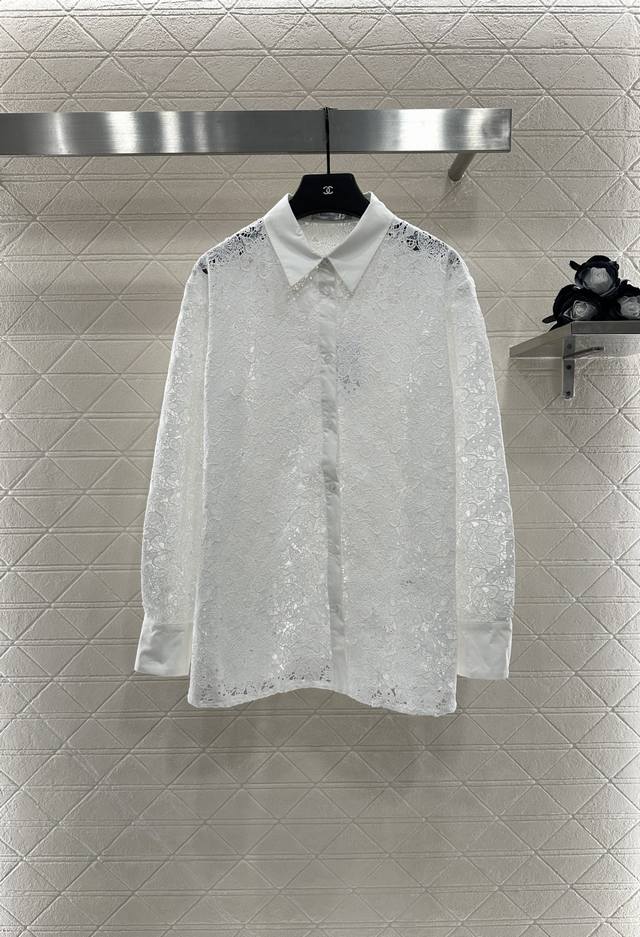 Dio*2025新品上架 重工绣花衬衣定制Yb进口绣花处理 呈现出立体蝴蝶花卉图案 质感高级 垂顺有型 翻领长袖衬衫剪裁 通体以精致绣花镂空工艺 呈现蝴蝶花朵枝