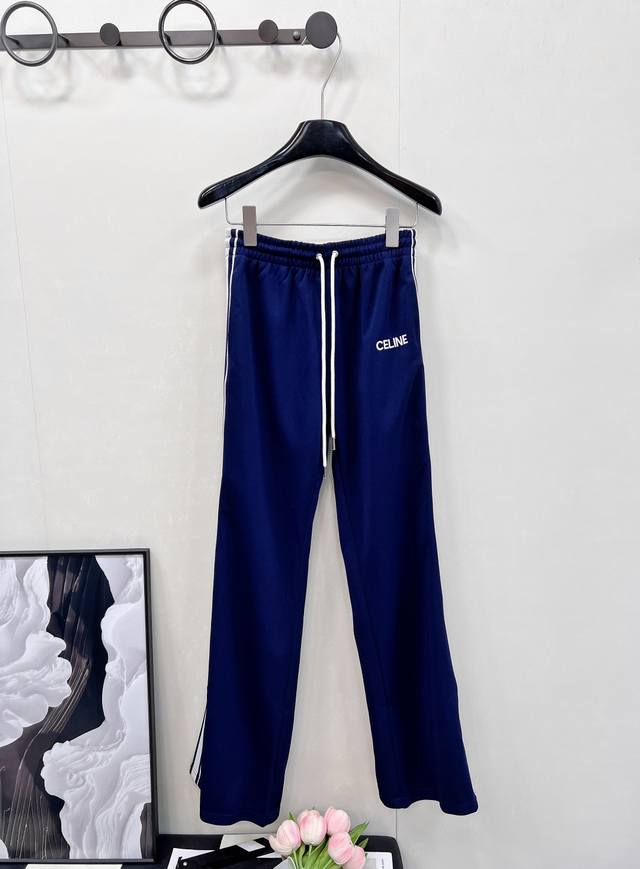 Celine25Ss早春新款学院风运动休闲夹克+长裤套装丨独家Yb开发！高版出品！采用定制的运动风棉质面料，轻薄柔软，触手亲肤细腻又透气，深蓝色经典显瘦又不易过