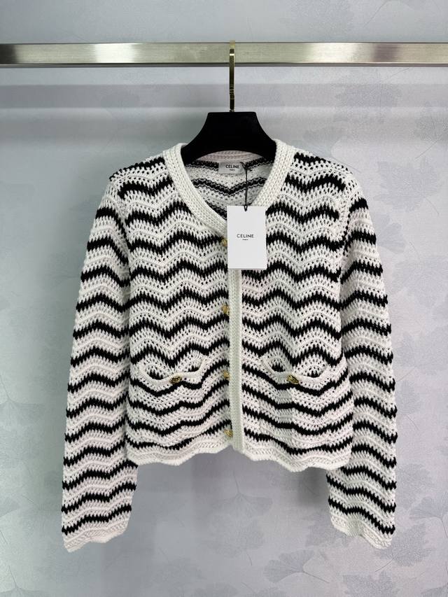 Celin*25春夏新品！黑白配色波浪纹针织夹克！重工艺钩针定制，金属凯旋门扣点缀复古又时髦，百搭短款H版型超显瘦！甜酷优雅减龄少女风，进口纱线质感超舒适，完美