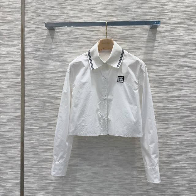 Miu Mi*2025Ss新款衬衣 上身就是满满的时髦高级感自带气场 面料质感很奈斯 时髦又高级 颜色超级正 上身显白又显瘦 气场全开 长度恰到好处 轻松驾驭
