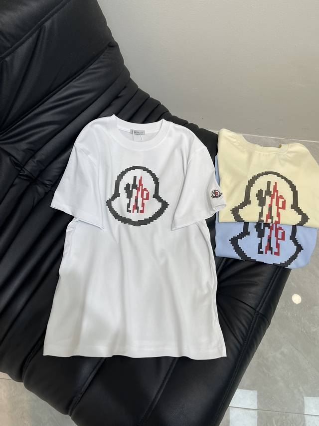 Moncle*蒙口25新款数码印花Logo短袖T恤。进口纯棉面料，经典版型百搭不挑人，上身非常漂亮！Sml Aa.