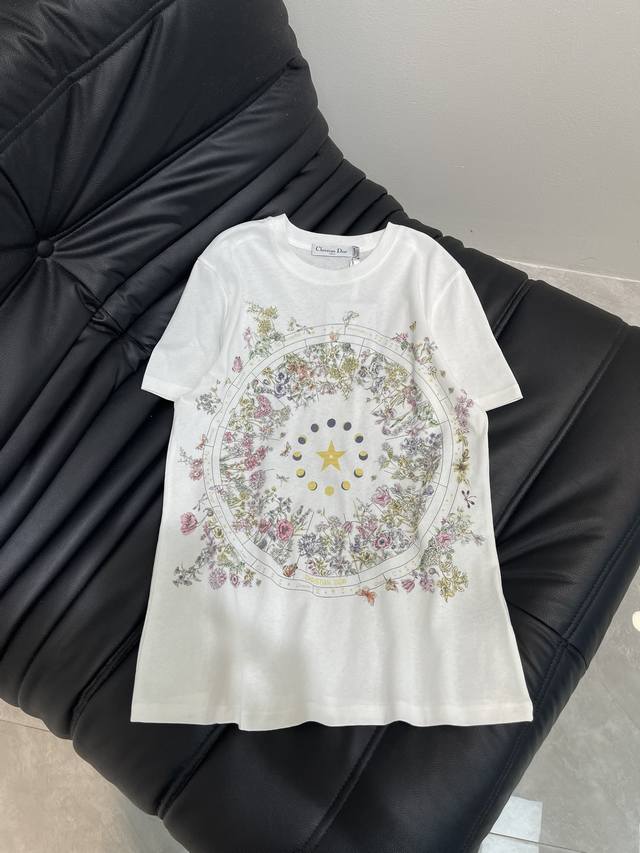 Dio* 25早秋新款 花卉五角星印花圆领短袖T恤！高版出品！大身以花朵藤蔓月相变化等自然元素装饰 组合成螺旋状图案 符合品牌调性的五角星点缀居中 仙气风格统一