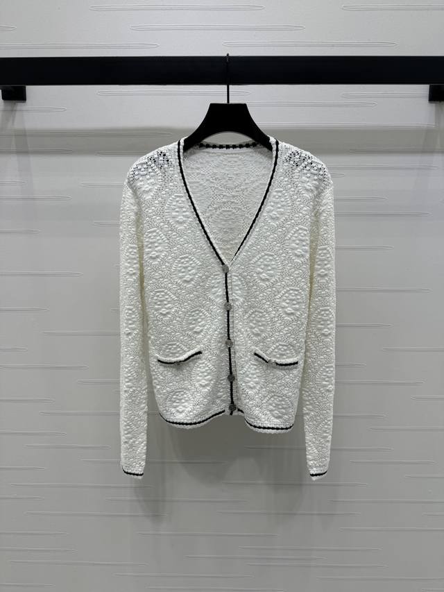 上新原单高端品质 Thom Brown* 2025早秋最新系列！镂空V领针织长袖开衫！定制羊毛纱线织造 透气舒适 弹力好穿 V领针织开衫剪裁 通体利用钩针肌理交