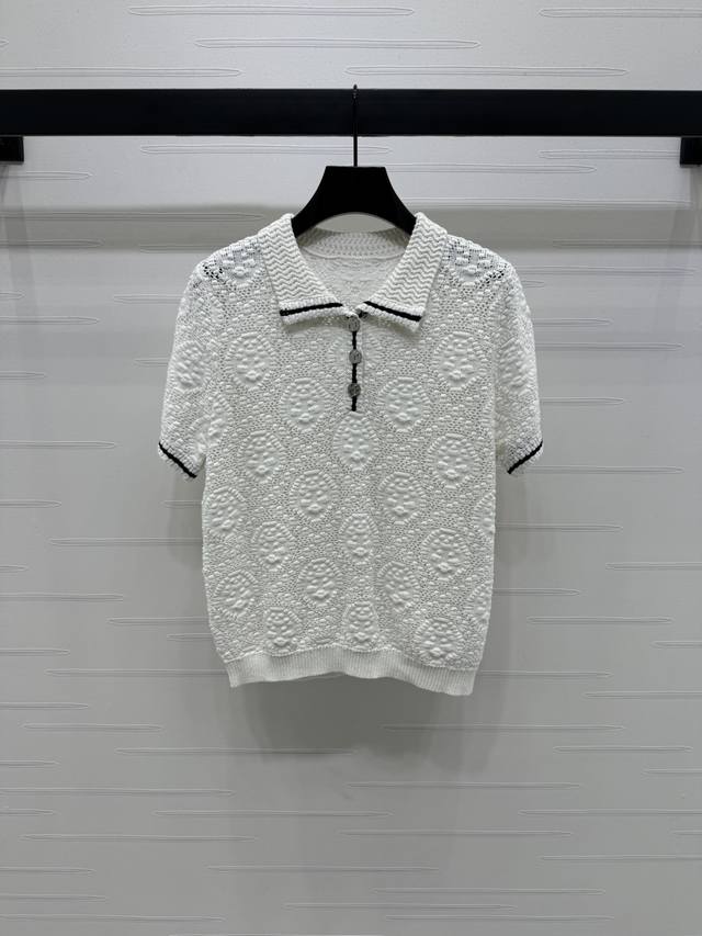 上新原单高端品质 Thom Brown* 2025早秋最新系列！针织翻领短袖！定制羊毛纱线织造 透气舒适 弹力好穿 针织翻领半开襟上衣剪裁 通体利用钩针肌理交织