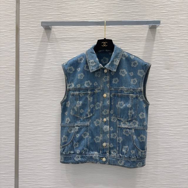 Chane*2025Ss新款 高版出品~超时髦新款丹宁牛仔 个性色调上身又酷又飒爽 纹理细腻，棉感自然，既有筋骨感又不失柔软，超级漂亮！细节做工超级好，新品现货