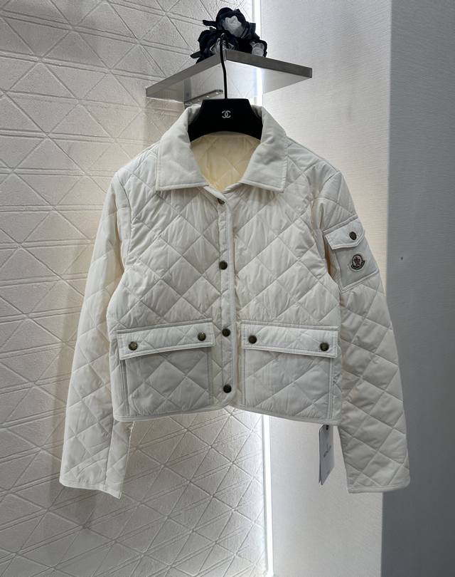 Moncle*2025新品上架 菱格翻领羽绒棉服定制Yb进口防风防水尼龙材质 其工艺还原 升级材质 提升秋冬御寒功能 羽绒棉填充内里 整件轻盈保暖 翻领立领两穿