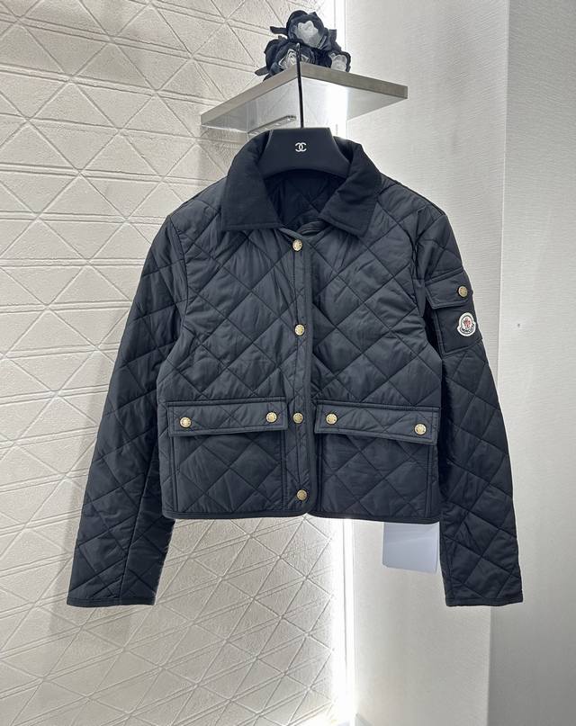 Moncle*2025新品上架 菱格翻领羽绒棉服定制Yb进口防风防水尼龙材质 其工艺还原 升级材质 提升秋冬御寒功能 羽绒棉填充内里 整件轻盈保暖 翻领立领两穿