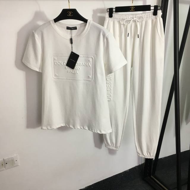 款号 6055 Dg*新款运动套装，字母Logo空气提花短袖T恤+松紧腰休闲束脚长裤，白色，玫红色，杏色，绿色，黑色，S-Xxl， M码；肩宽40，胸围94，袖