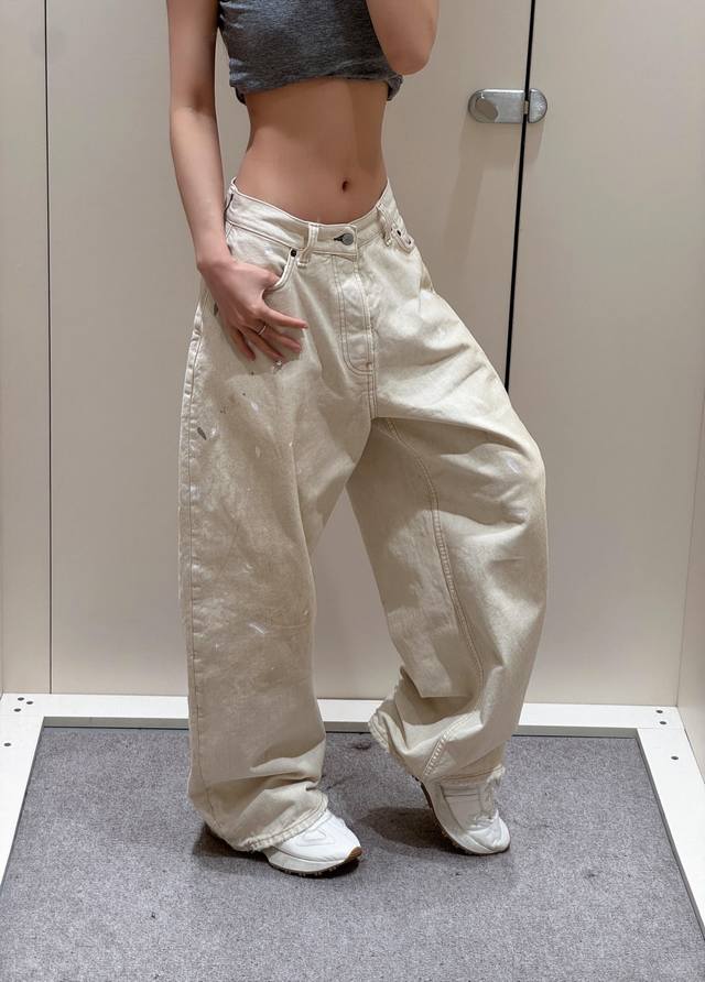 Acne Studi*S 25Fw早秋新款 做旧脏染破洞大口袋牛仔裤丨独家高版出品！堪称梨形身材的宝藏単品，修饰腿型之余还能兼顾时髦双重需求。裤身纯手工做的不规