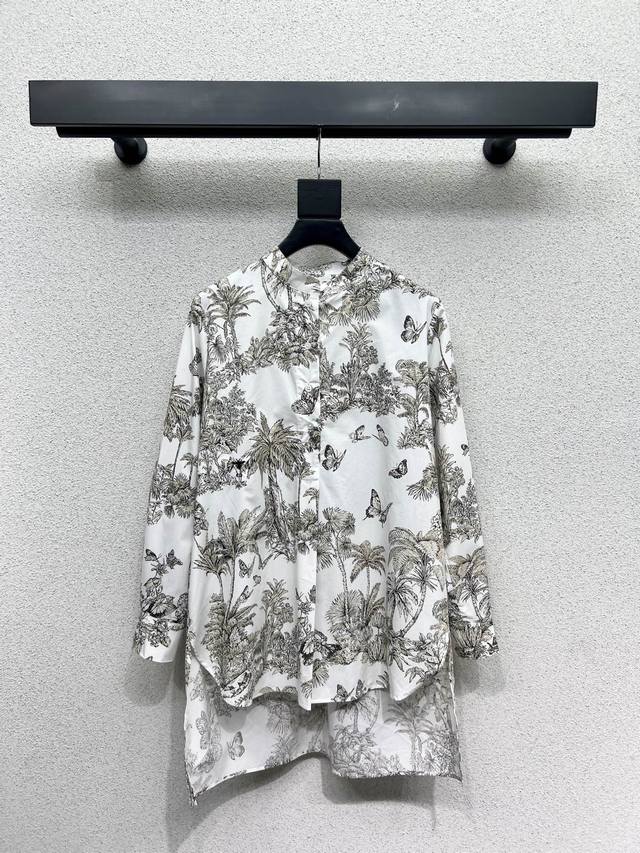 D家系列款丛林蝴蝶印花衬衣 定制材质 质感光泽 垂顺有型 满印热带植物和蝴蝶元素 呼应炎炎夏日的清爽度假气息 上身更为洋气时髦 定制面辅料 高品质 尺码Sml.