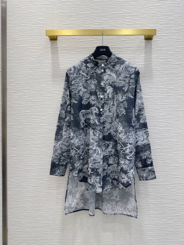 Christian Dio*2025Ss新款衬衣 动物园茹伊印花 简约中流露出高奢 整件衣服做工更是非常精细！ 版型简单一目了然，美伦美幻 低调又要引人注目，必