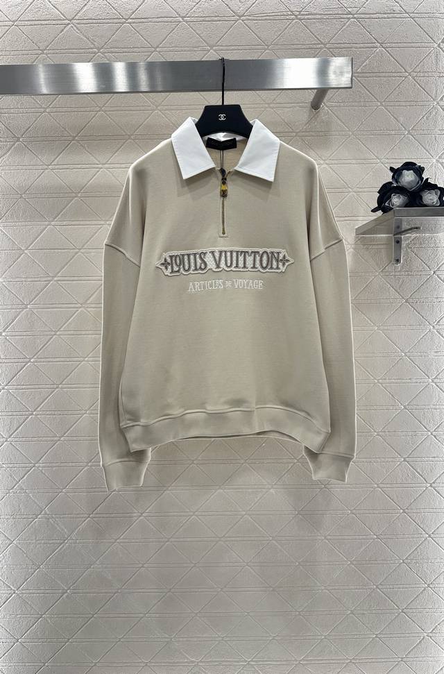 Louis Vuitto*2025新品上架 翻领拉链半开襟卫衣定制Yb原生全棉材质 质感高级 穿搭有型 精致翻领卫衣版型 半开襟拉链领设计 通体细密面料 透气挡