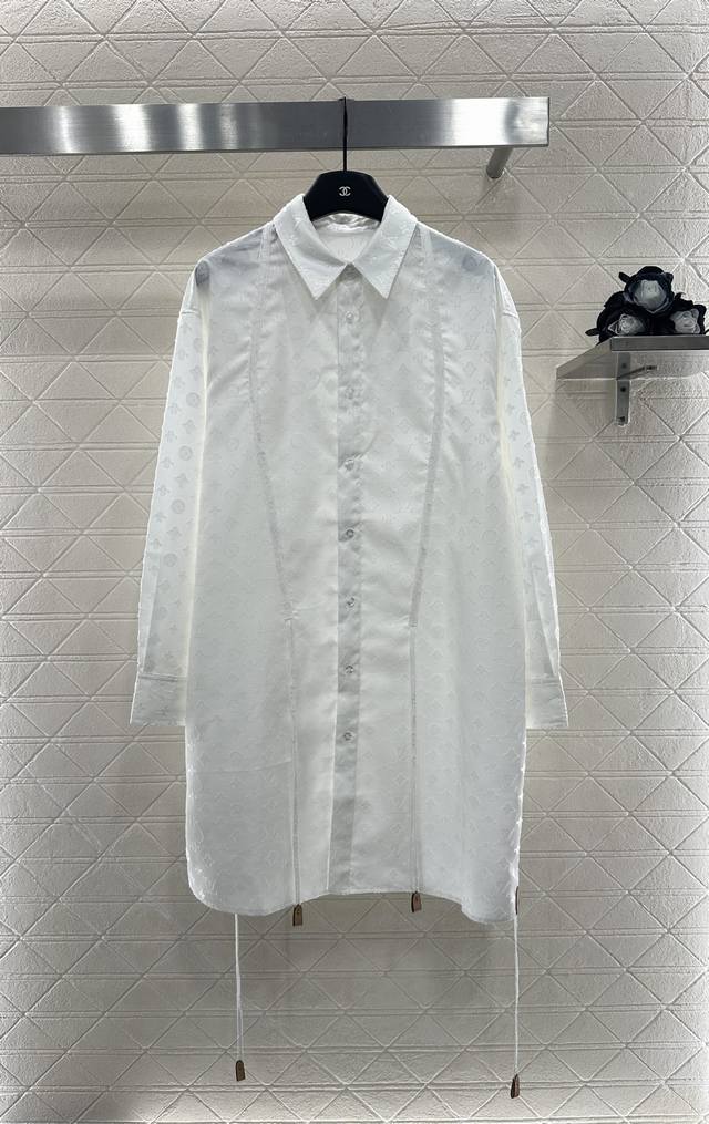 Louis Vuitto*2025新品上架 提花抽绳衬衫连衣裙定制Yb斜纹提花全棉材质 工艺处理 舒适有型 翻领长款衬衫剪裁 可做连衣裙穿搭 通体满印提花四叶草