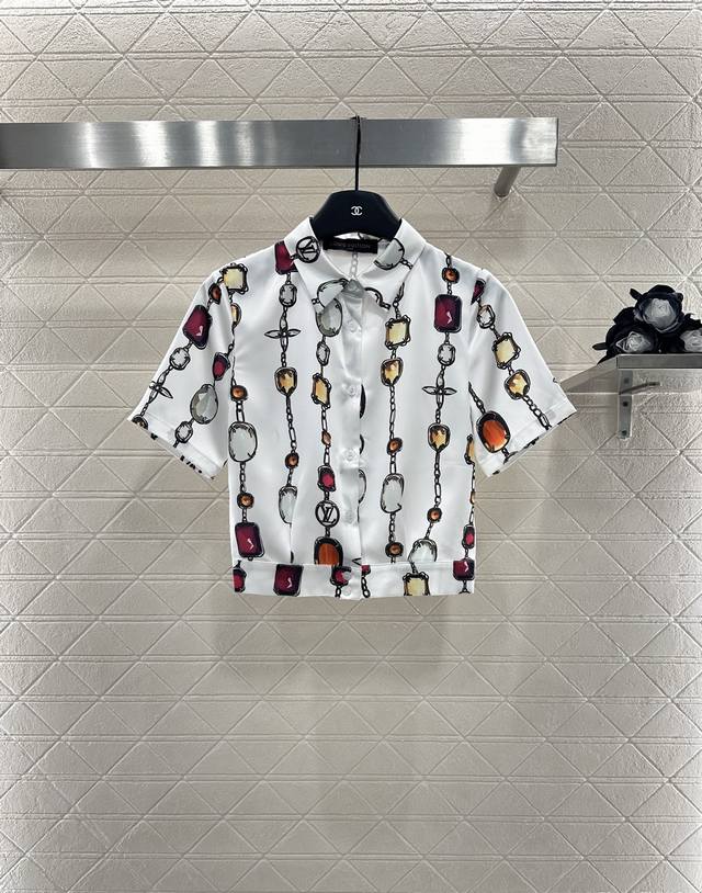 Louis Vuitto*2025新品上架 印花衬衫长半裙套装定制Yb进口斜纹稠材质 质感舒适细腻 短袖印花衬衫中长半身裙套装 裁剪利落修身 通体满印竖状分布宝
