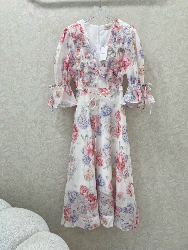 Zimmerman*兹 默曼 25新款V领立体花装饰长款连衣裙 整件花朵印花图案品质尽显，胸前立体花装饰超高原单工艺 泡泡袖口蝴蝶结装饰 搭配本布腰带 高级感满