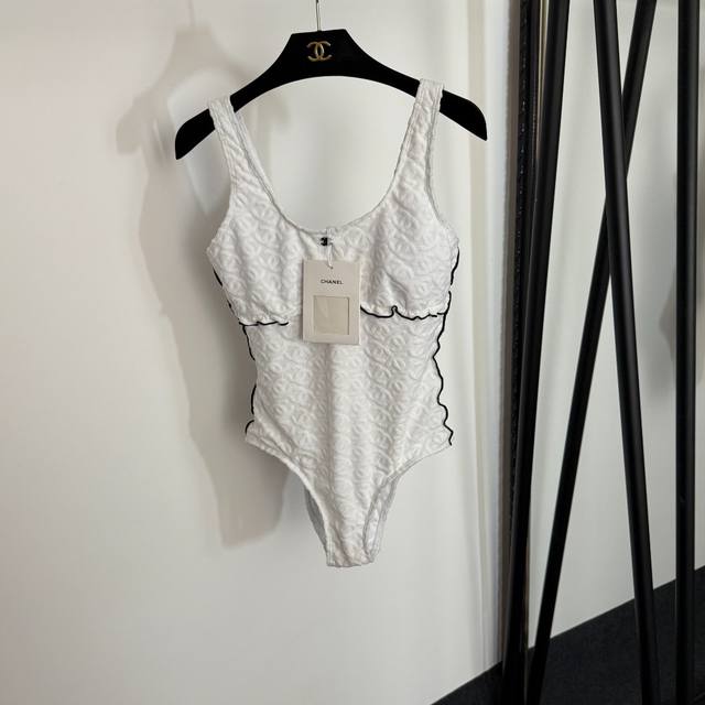 款号20254278 Chane*新款 小香植绒立体Logo吊带连体泳衣，白色，黑色，S-Xl，