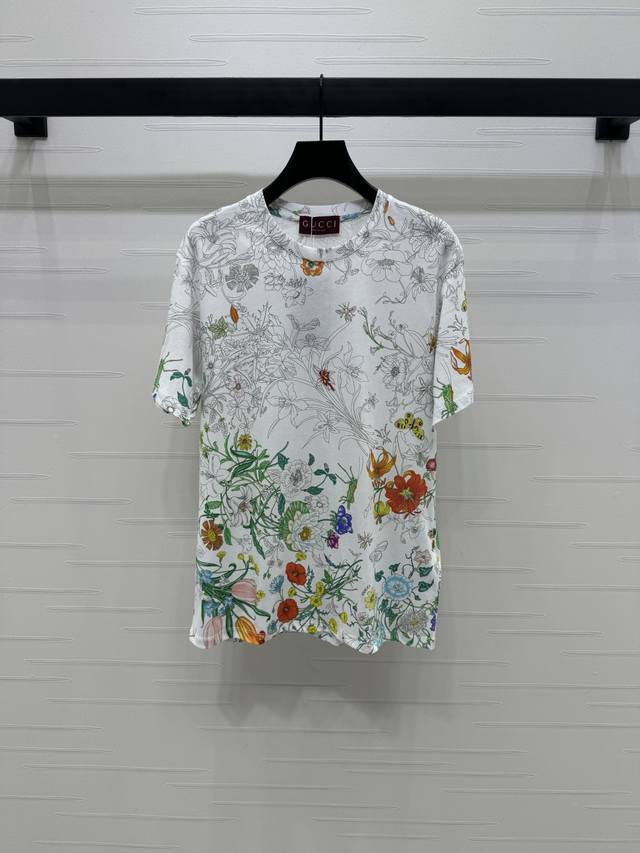 上新原单高端品质Gucc* 2025早秋新款系列！印花圆领短袖T恤！定制丝光全棉材质 透气舒适 质感十足 常规短袖T恤裁剪 凸显品牌格调 采用克重纯棉制成 略带