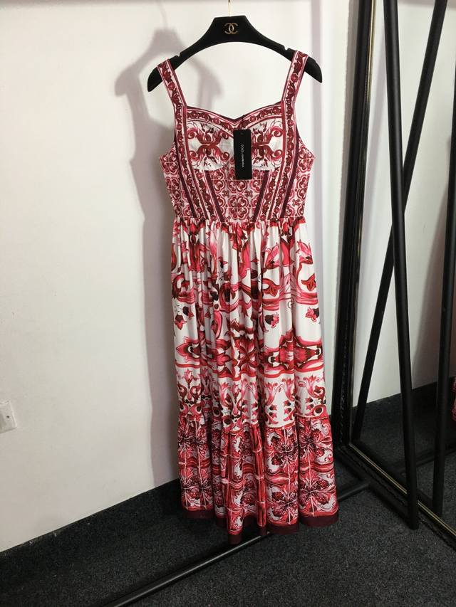 款号 3254 Dg*新款 复古印花收腰显瘦吊带连衣裙，红色，S-Xl， M码；胸围80，腰围68，总长132