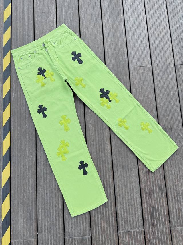顶级版本，区别市场通货 Comehearts 多巴胺绿直筒裤顶级重工时髦设计一贯的高街奢华风格打造 说起这个风格藏银家族跟Gu家族绝对是其中的翘楚代表性品牌 尤