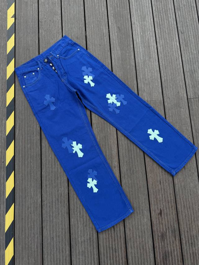 顶级版本，区别市场通货 Comehearts 多巴胺蓝直筒裤顶级重工时髦设计一贯的高街奢华风格打造 说起这个风格藏银家族跟Gu家族绝对是其中的翘楚代表性品牌 尤
