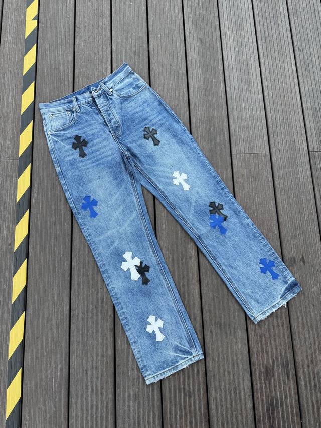顶级版本，区别市场通货 Comehearts 蓝牛黑白蓝直筒裤顶级重工时髦设计一贯的高街奢华风格打造 说起这个风格藏银家族跟Gu家族绝对是其中的翘楚代表性品牌