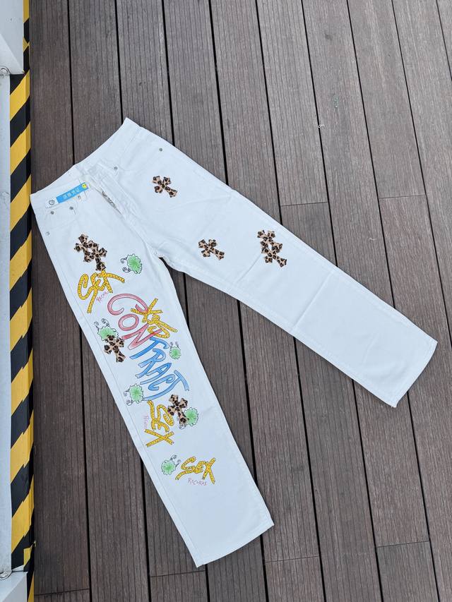 顶级版本，区别市场通货 Comehearts 白豹手绘直筒裤顶级重工时髦设计一贯的高街奢华风格打造 说起这个风格藏银家族跟Gu家族绝对是其中的翘楚代表性品牌 尤