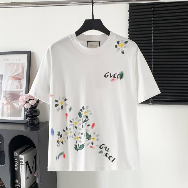 特价 两色齐码 无质量问题不退换款号：W619 Guccl古驰Logo印花短袖Logo标识精致原版面料 官方同款 短袖T恤定制280克同缸染纯棉双纱面料 手感非