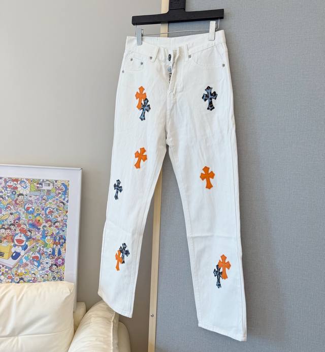款号：D330Chrome Hearts 克罗心直筒休闲白色贴皮牛仔裤Size #28-34