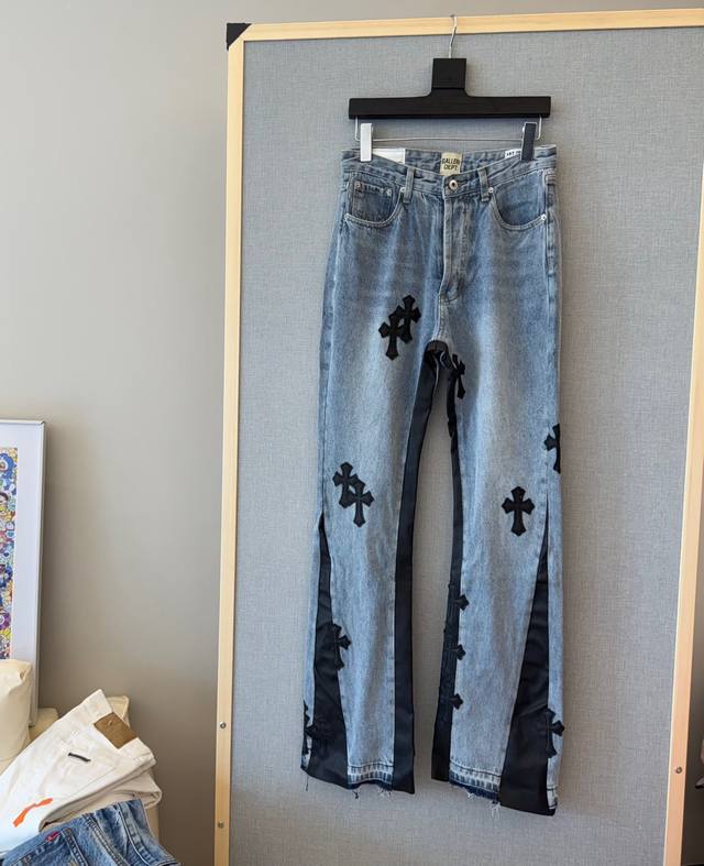 款号：D324Gallery Dept & Chrome Hearts 克罗心联名 拼接十字架宽松水洗喇叭牛仔裤 真实还原Vintage极致质感原版五金辅料水洗