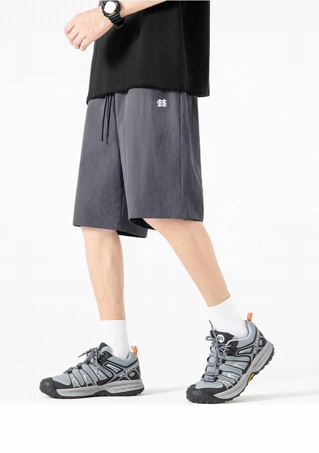 款号：Wkd74人气爆款！Kolon Sport 可隆梭织速干基础款短裤 这款面料做了大理石裂纹工艺，上身有型的同时，细品视觉效果特别好！几乎零重力轻量化处理，