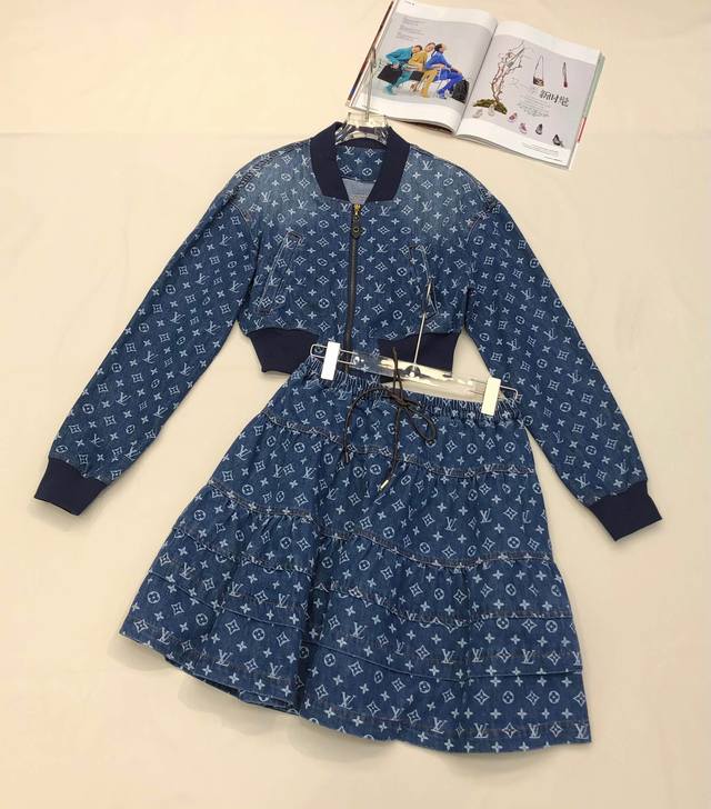 Louis Vuitton*2025新款牛仔夹克+半裙 设计时髦大气 休闲简约时尚 高品质 单色Sml 夹克 半裙