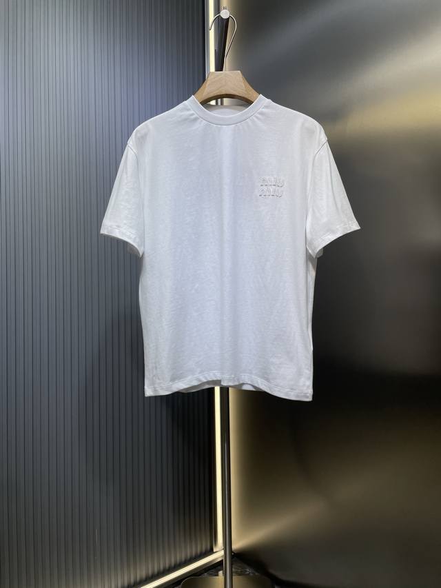 Miu Miu 顶级原单 经典字母Logo图案短袖 正品4919购入开发21支精梳棉平纹 1*1索罗纳罗纹 进口刺绣面料酵洗 定制1：1商标 合身版型Size：