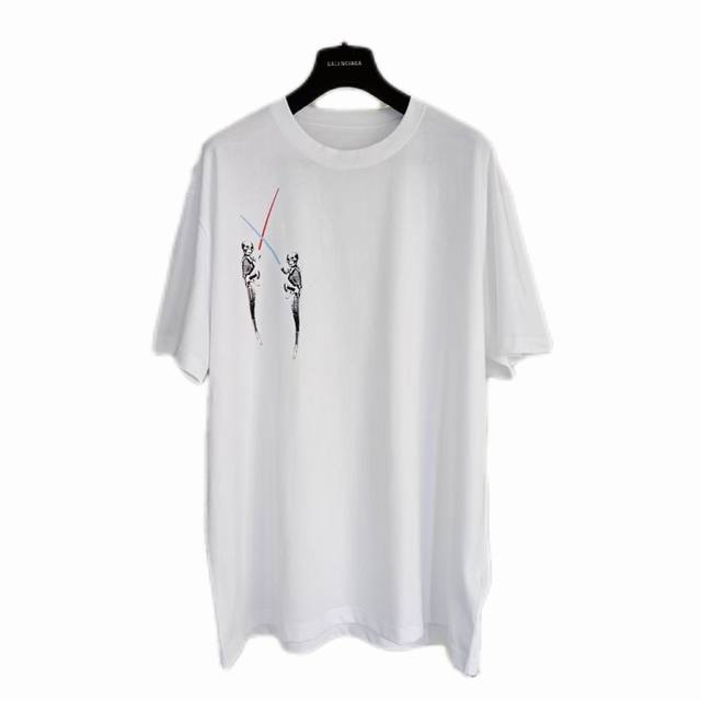 码数S-M-L男女同款 现货发售 自取隔天 Ch 星战限定Tee面料采用26织200克全棉材质 印花采用手工胶浆印花 定制辅料