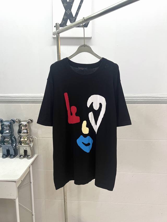 款号R066Louis Vuitton 路易威登笑脸提花针织短袖T恤轻奢主义 男女日常通勤穿搭必备单品 正确版本 欢迎对比 采用30%羊毛含量纱线 嵌花织纹品牌