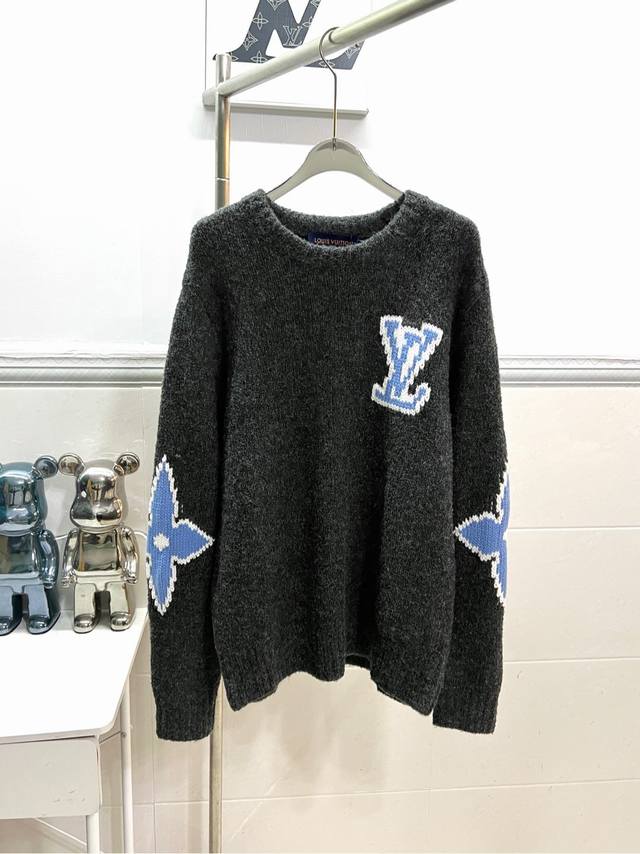 款号R054Louis Vuitton路易威登四叶草提花套头圆领羊毛针织衫采用定制羊毛混纺面料 纱线定织定染 特殊水洗工艺非常酥软亲肤7针织工 胸前徽标嵌花的粗