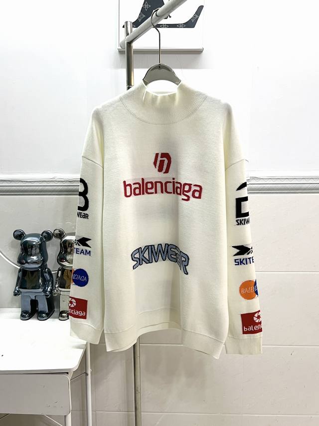 款号R052Balenciaga巴黎世家赛车高领套头毛衣针织衫官网秋冬新款 同步半高领长袖 高版本 面料柔软 高级设计超级百搭一点都不挑人 男女同款颜色：白色
